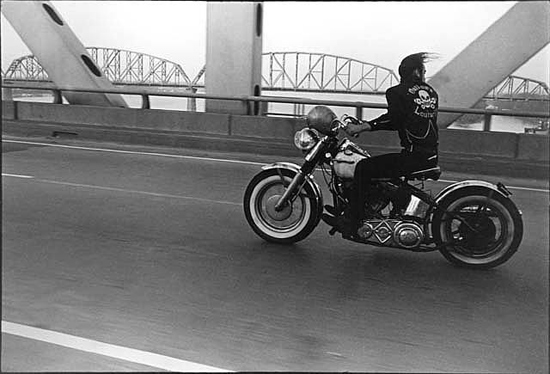 Danny Lyon, Crossing the Ohio, Louisville. 1966.