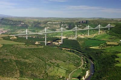 Viaduc de Millau. Photo : Leviaducdemillau.com.